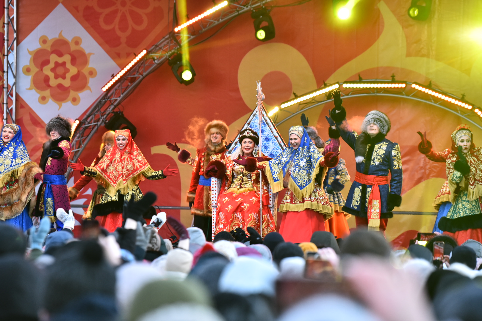 На Главной Масленице страны в Ярославле выступила Надежда Бабкина