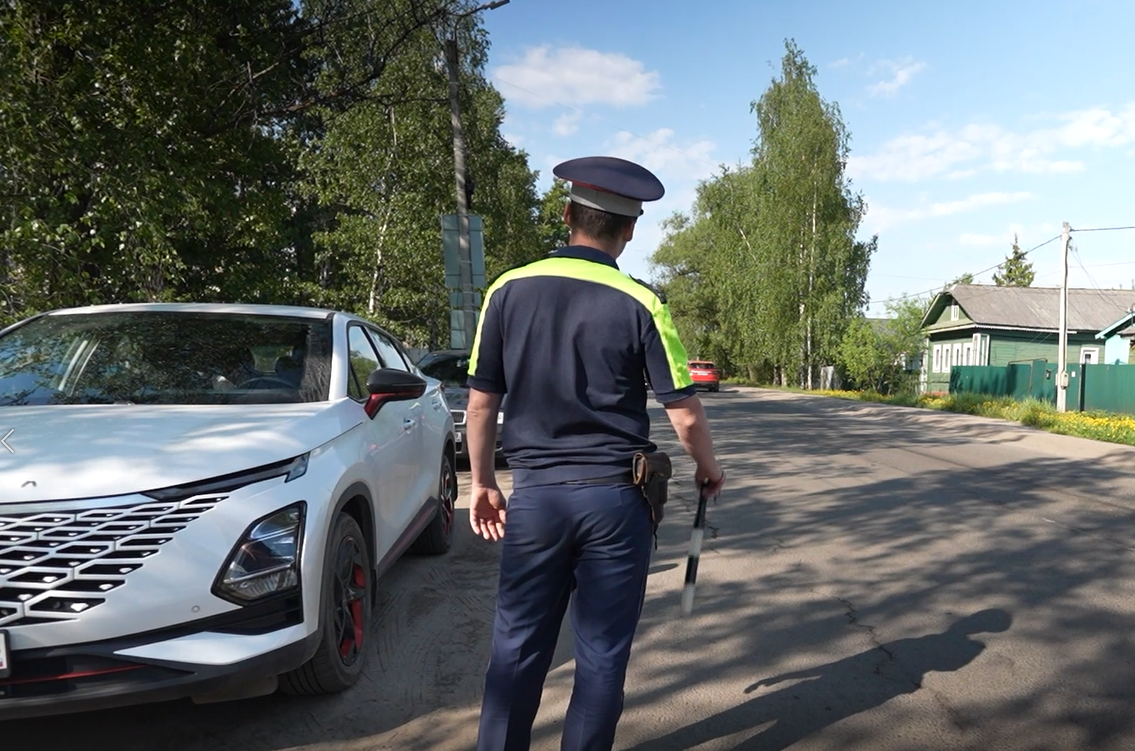 Сотрудники Госавтоинспекции Ярославской области вышли в новый рейд по детским креслам