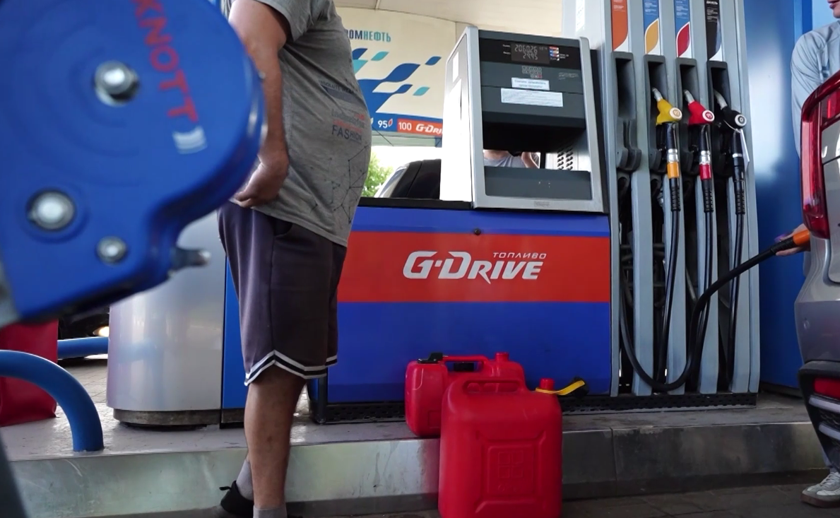 В штабе по обеспечению нефтепродуктами опровергли продажу бензина в Ярославской области по графику