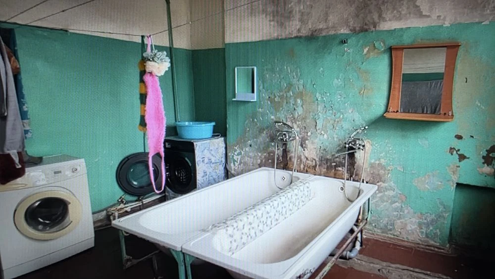 В Ярославле жильцы общежития на Резинотехнике пожаловались на протечки