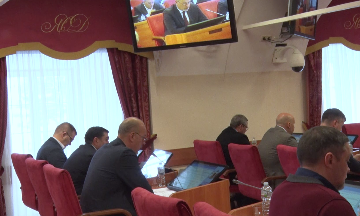 Выплаты мамам и вопросы самоуправления: депутаты Ярославской областной Думы собрались на заседание
