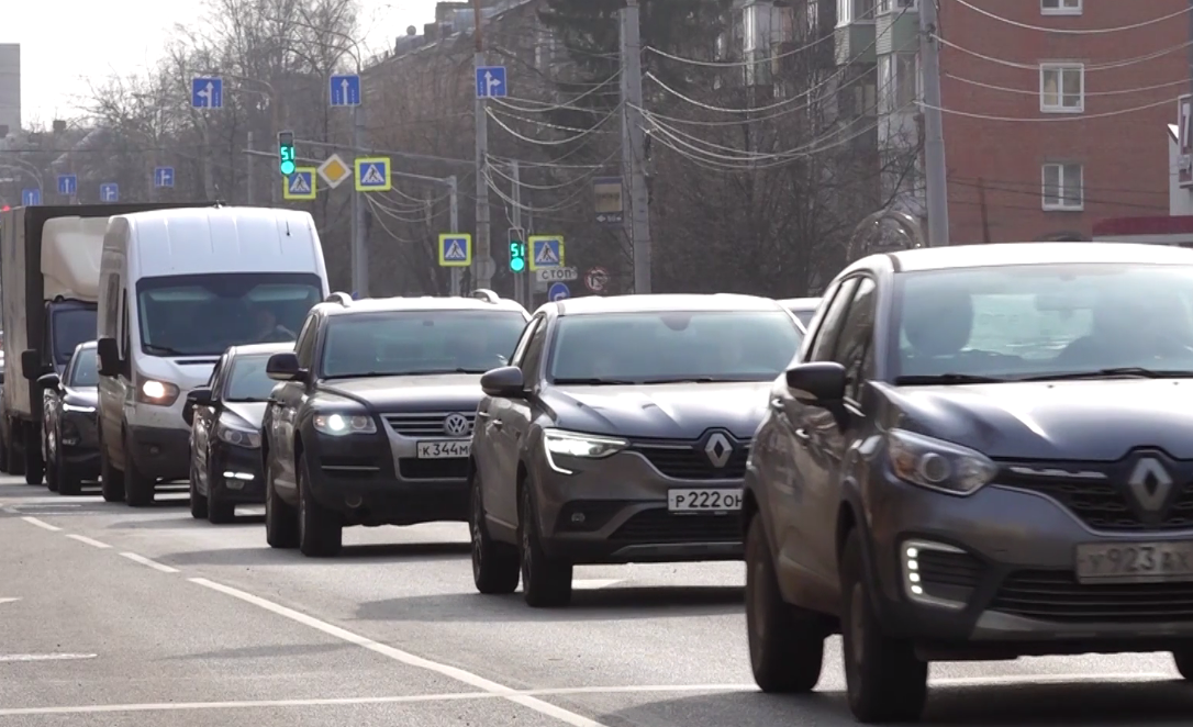 Из-за аварии на Юбилейном мосту в Ярославле возникла пробка длиной в 1,5 километра