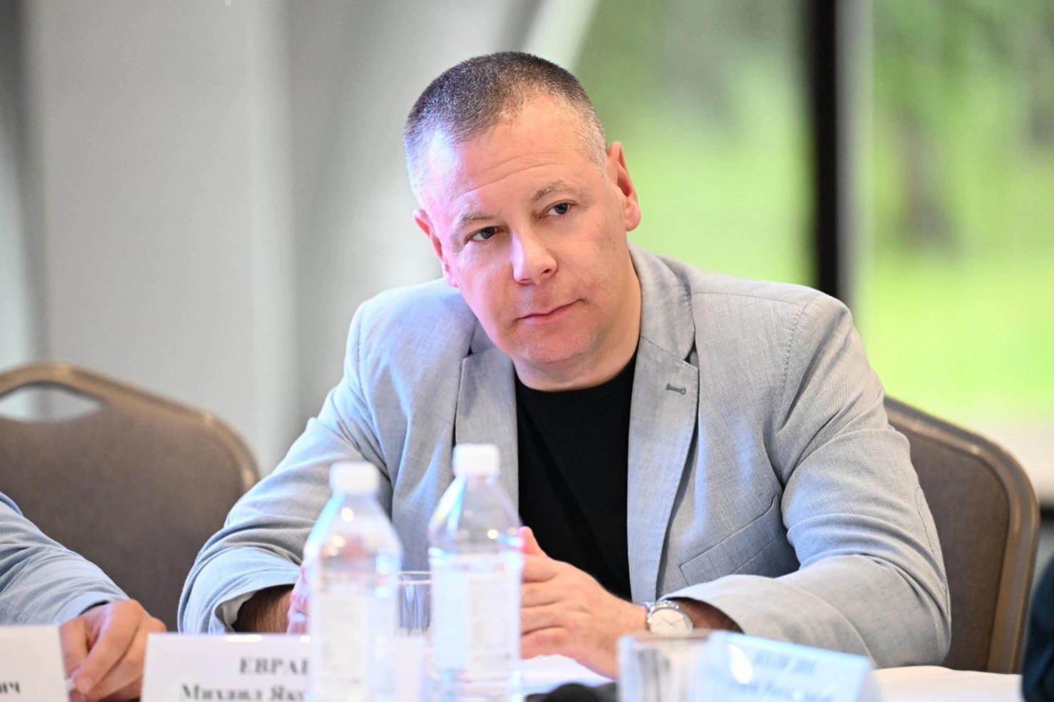 Михаил Евраев провел совещание с главами городских и муниципальных округов