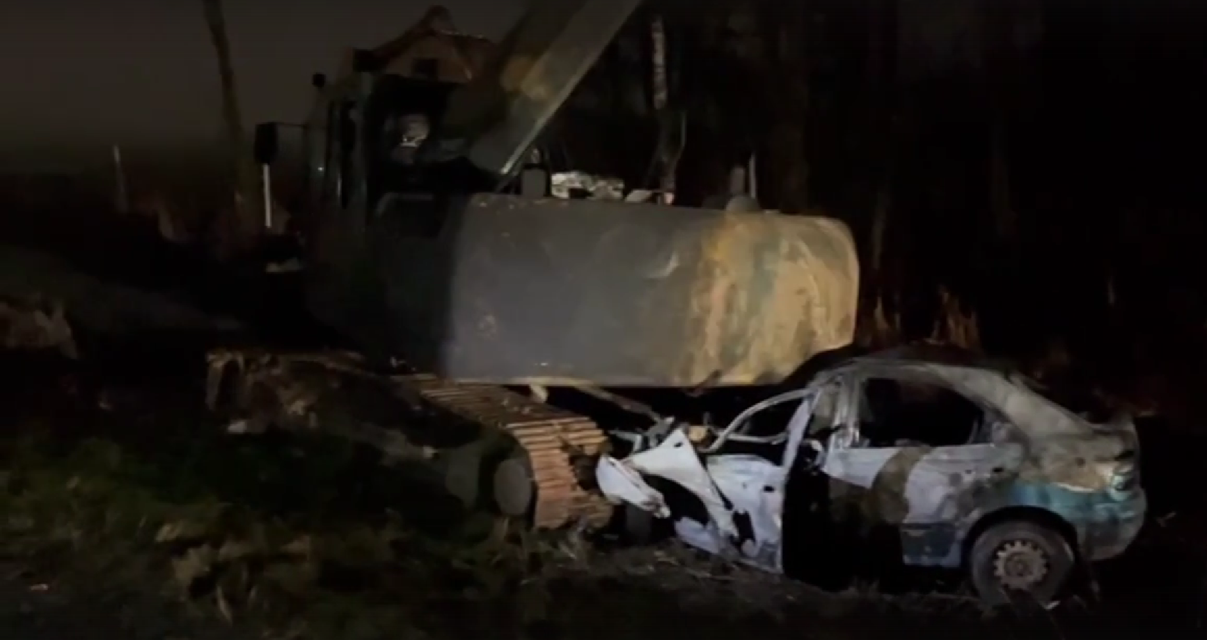 Под Рыбинском в ДТП с экскаватором погиб водитель загоревшейся иномарки