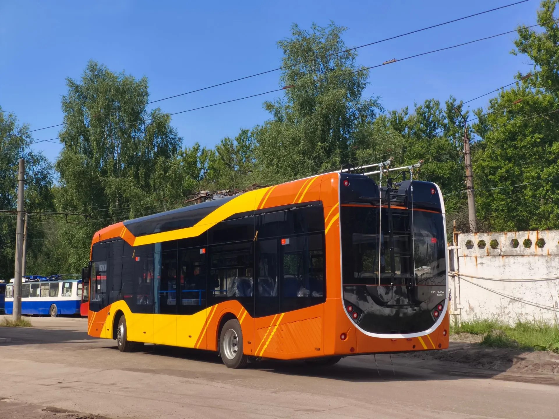 Три новых троллейбуса модели «Синара» с автономным ходом прибыли в Ярославль
