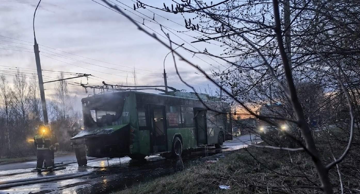 В Рыбинске за считанные секунды вспыхнул троллейбус с пассажирами