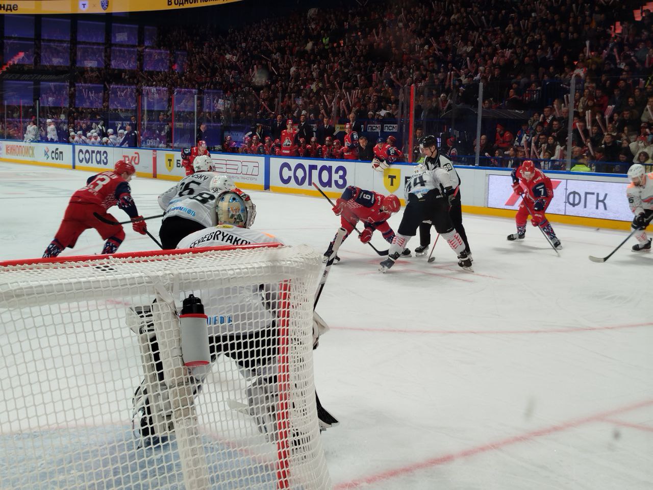 Ярославский «Локомотив» проиграл омскому «Авангарду» на домашней арене