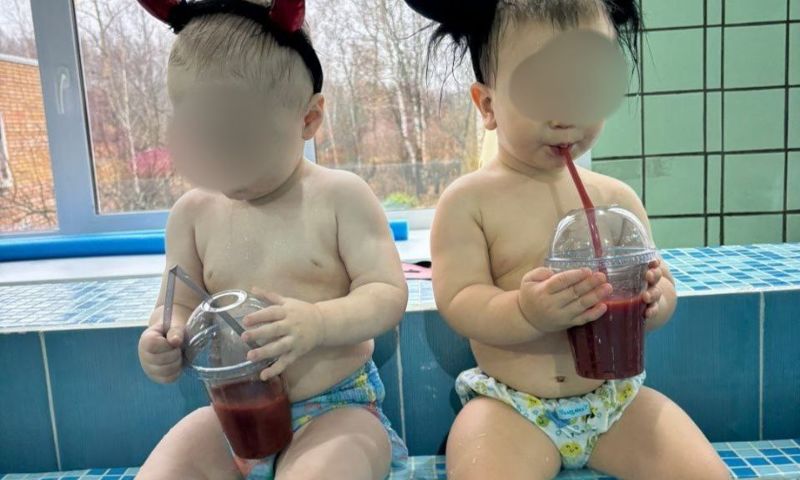 Фотосессию дошколят в бассейне на Хэллоуин прокомментировал директор рыбинской спортшколы 