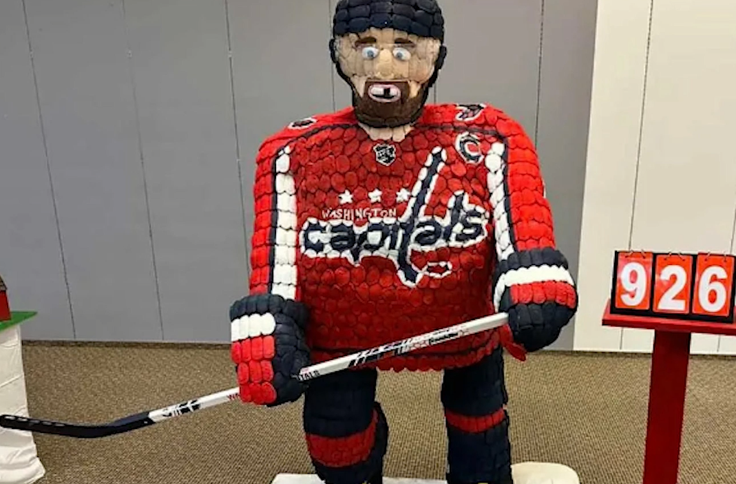 В США появилась фигура Александра Овечкина из зефира