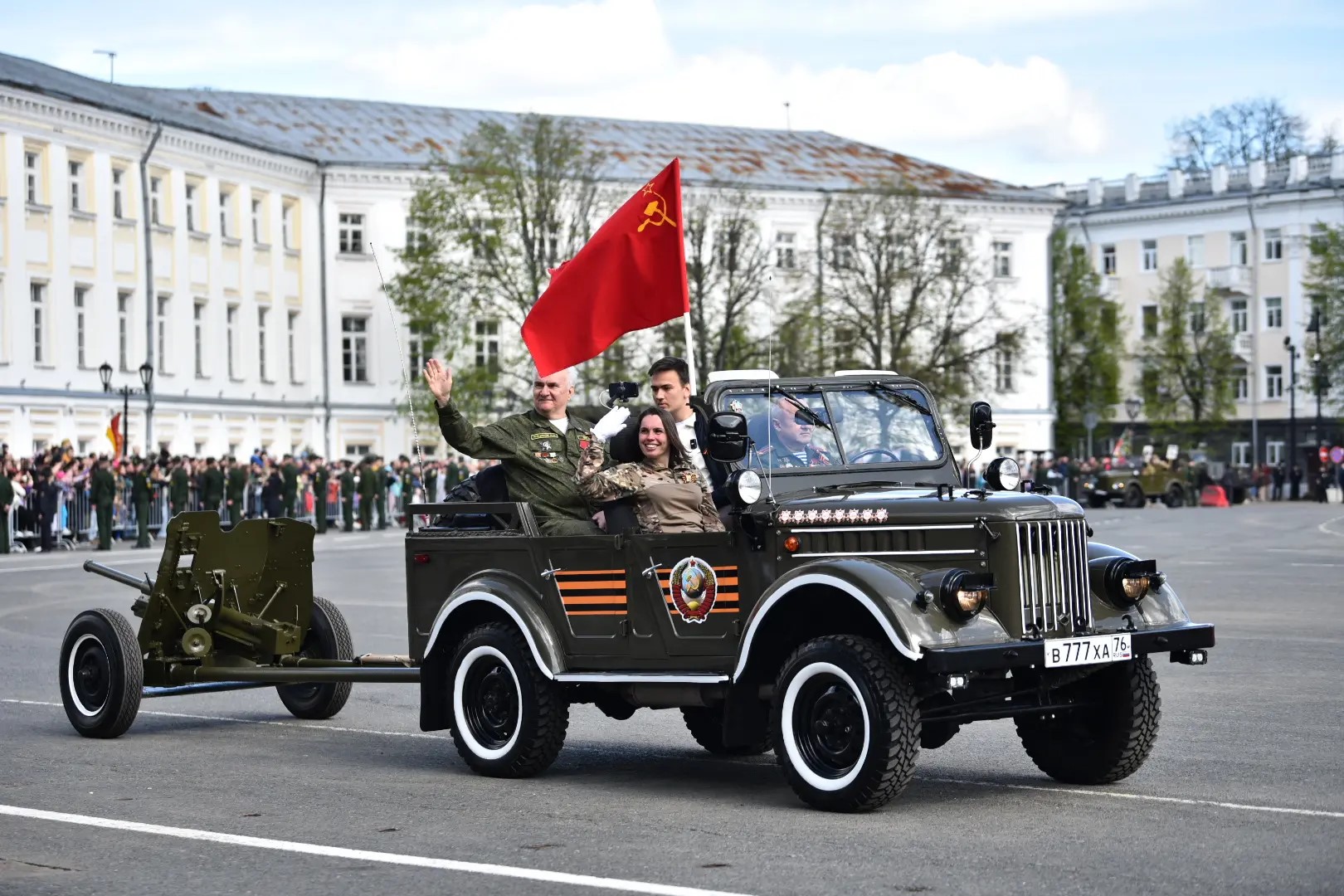 ЯПервый в прямом эфире показал, как в Ярославской области встречают праздник 9 Мая