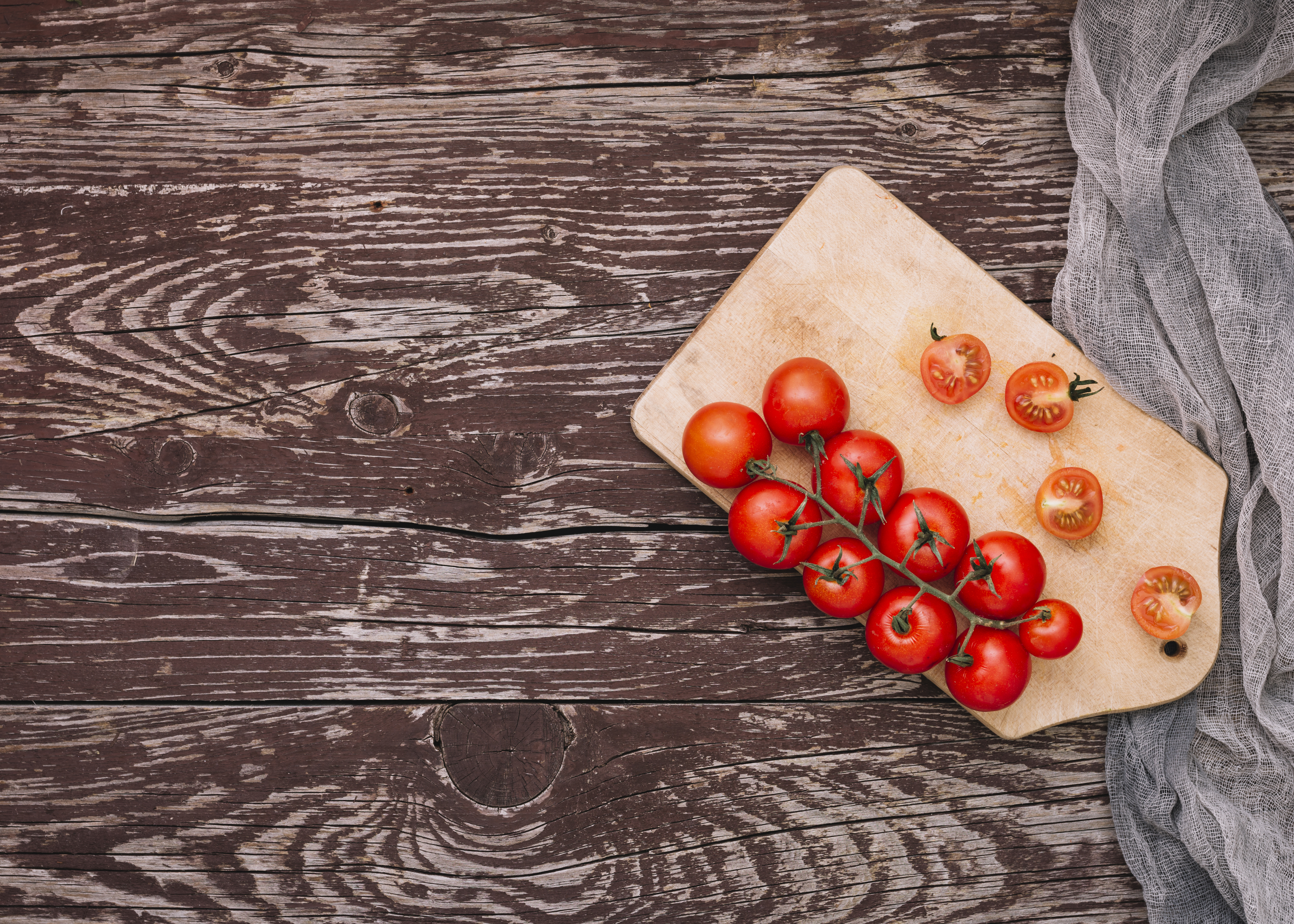 В Ярославской области выросли цены на помидоры и сосиски