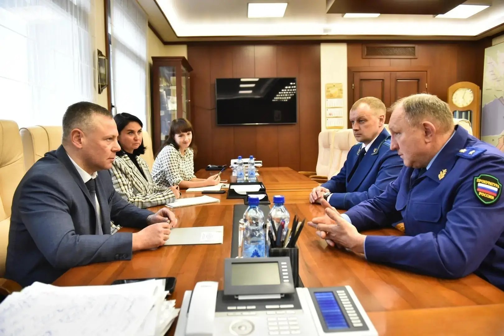 Глава Ярославской области встретился с Волжским межрегиональным природоохранным прокурором