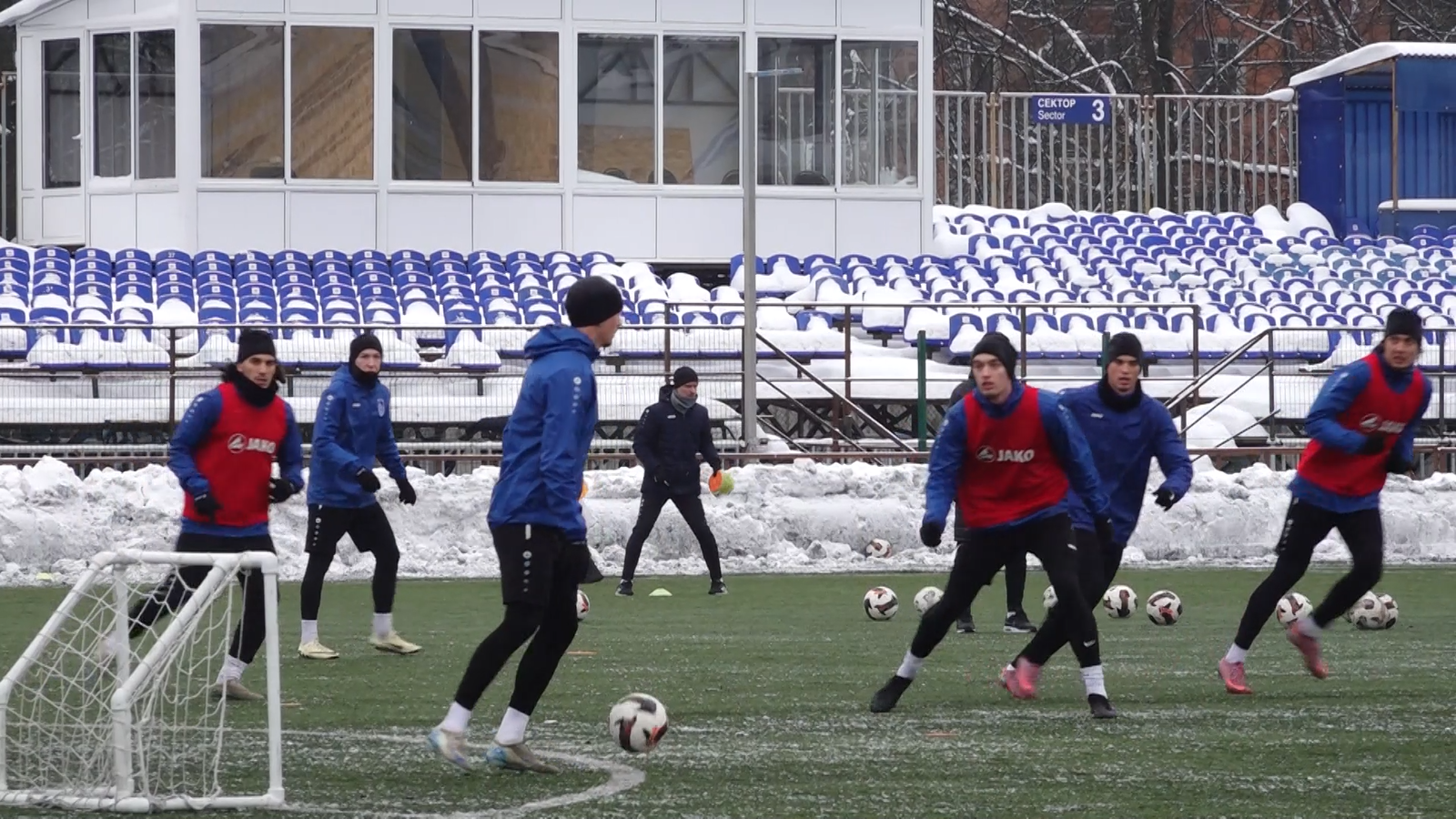 Первую открытую тренировку после зимнего отпуска провел ярославский «Шинник»